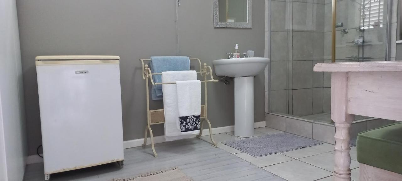 Peony Luxury Room With Wifi And Own Entrance Stellenbosch Buitenkant foto