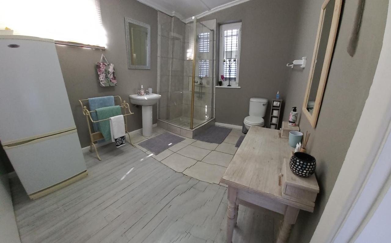 Peony Luxury Room With Wifi And Own Entrance Stellenbosch Buitenkant foto
