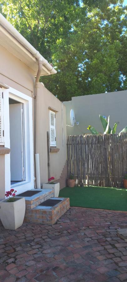 Peony Luxury Room With Wifi And Own Entrance Stellenbosch Buitenkant foto