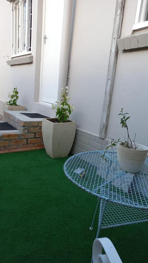 Peony Luxury Room With Wifi And Own Entrance Stellenbosch Buitenkant foto