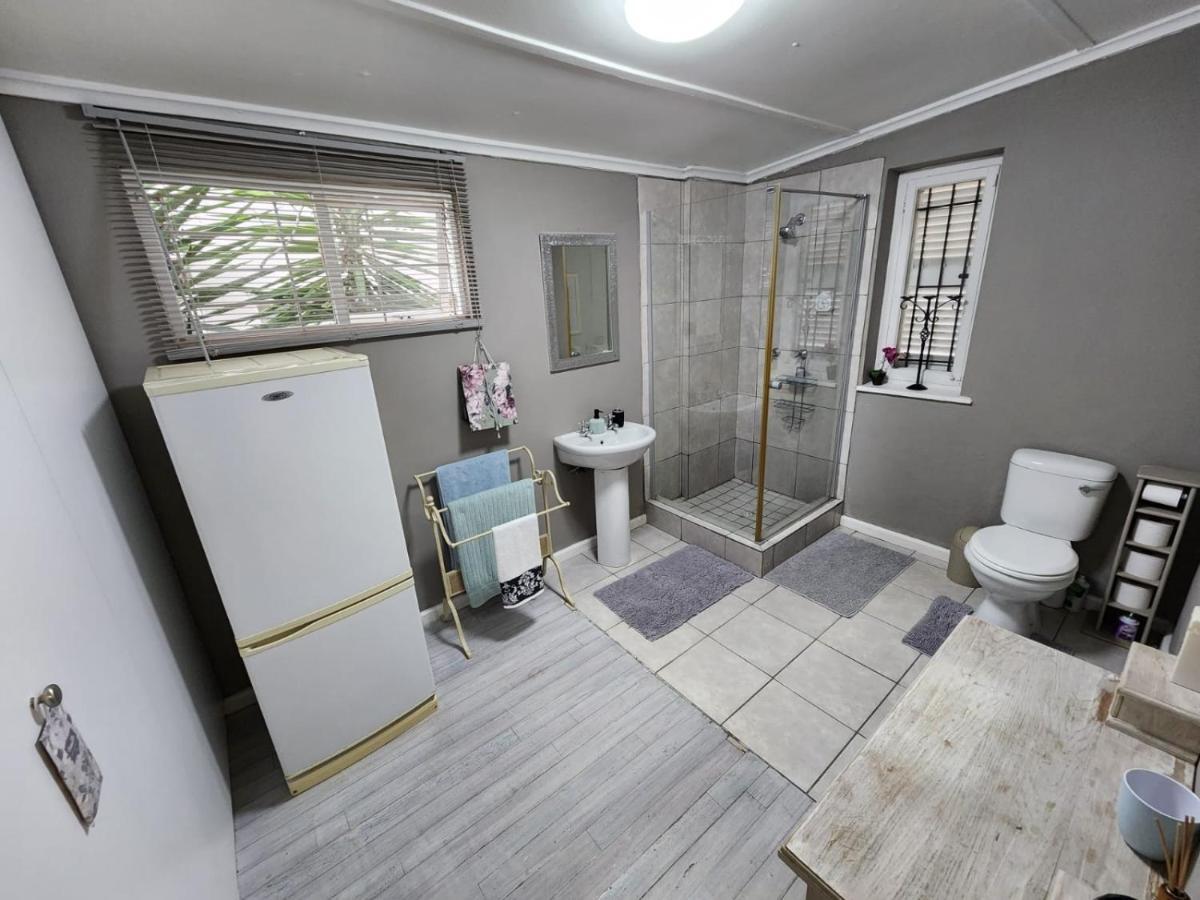 Peony Luxury Room With Wifi And Own Entrance Stellenbosch Buitenkant foto